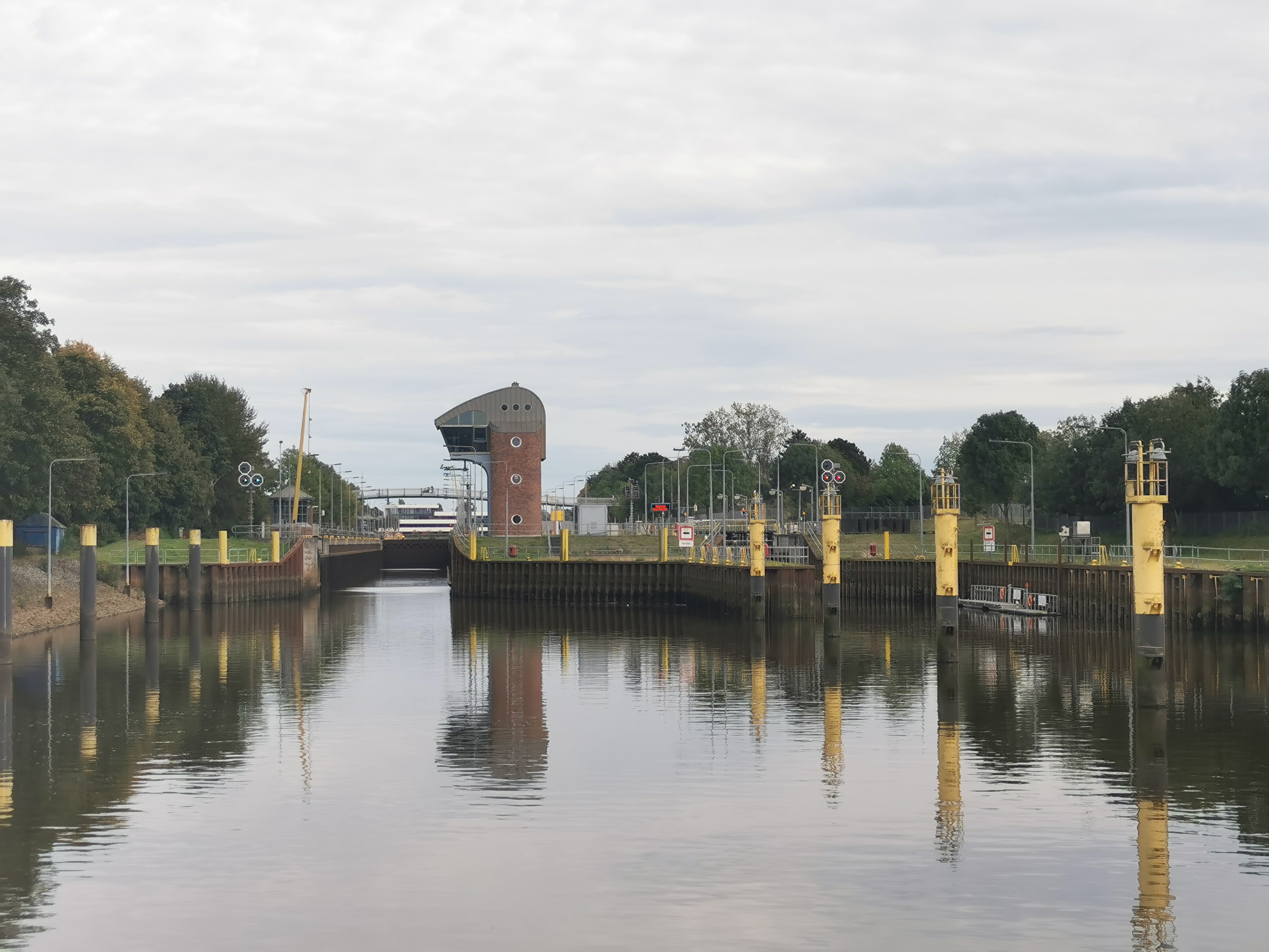 Weserwehr und Schleuse in Bremen