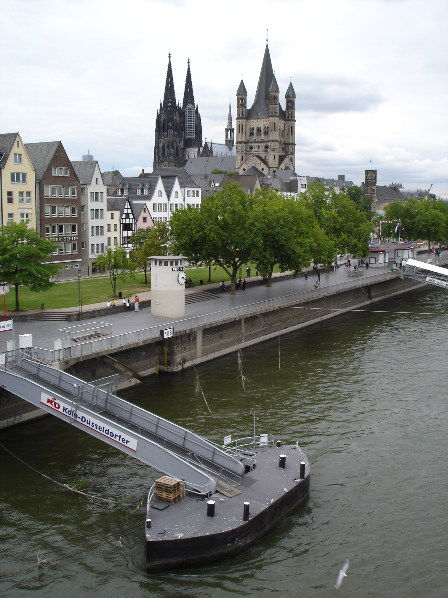 Rheinufer in Köln